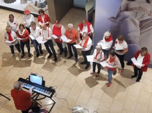 Chor "tonARTisten" singt im Einkaufszentrum Limbecker Platz